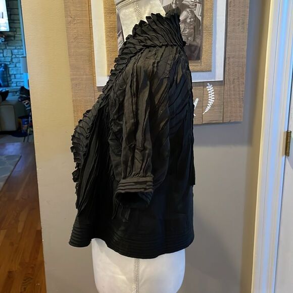 BCBGMAXAZRIA black textured cocktail black jacket, short sleeve - Picture 6 of 9